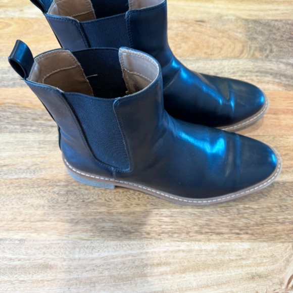 Universal Thread Women Pearl Chelsea Boots Black Faux Leather - Picture 3 of 6